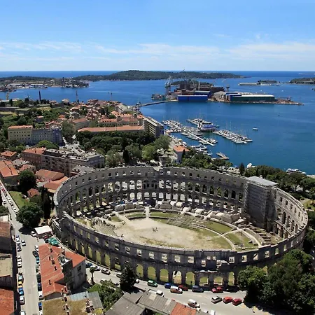 6985b * Pula
