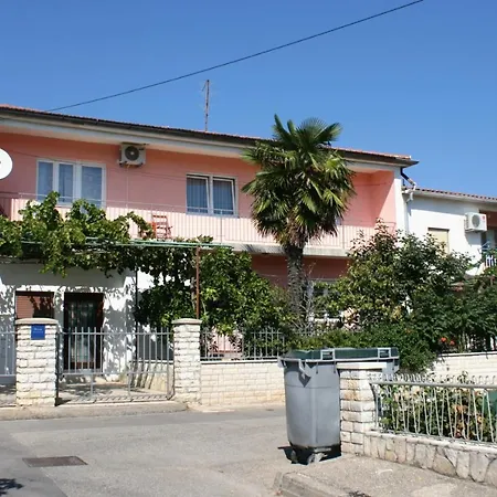 Apartment 6985b