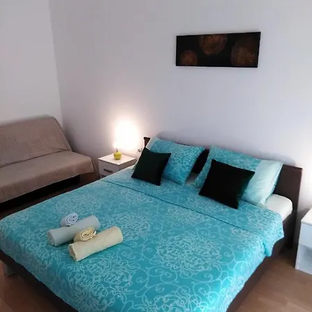 Apartment 6985b