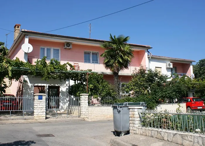 Apartment 6985b