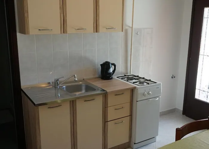 Apartment 6985b