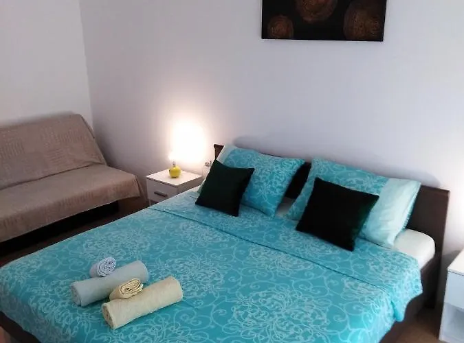 Apartment 6985b