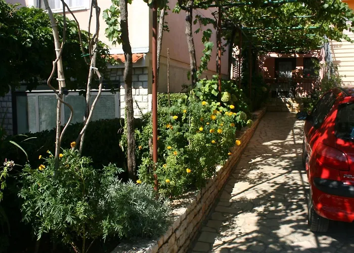 6985b Apartment